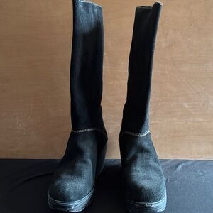 Black Women's Knee Boots - Classic Sleek Design